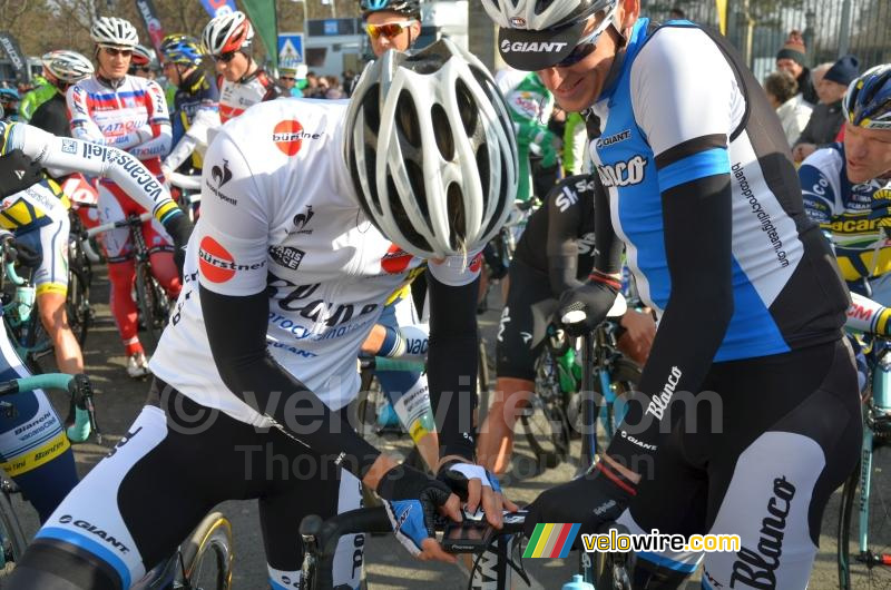 Wilco Kelderman stelt de teller van Robert Gesink in