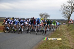 Le peloton à la sortie de Blet (2) (621x)