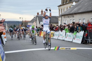 Marcel Kittel (Argos-Shimano) prend la victoire à Cérilly (1184x)