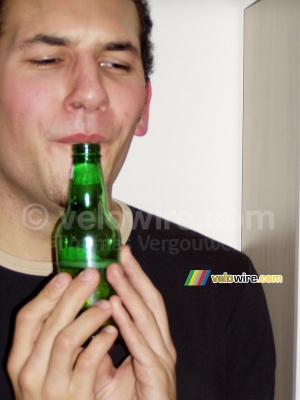 Le concert de Cédric sur une bouteille de bière (602x)