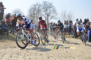 Le peloton sur les pavés à Quiévy (1215x)