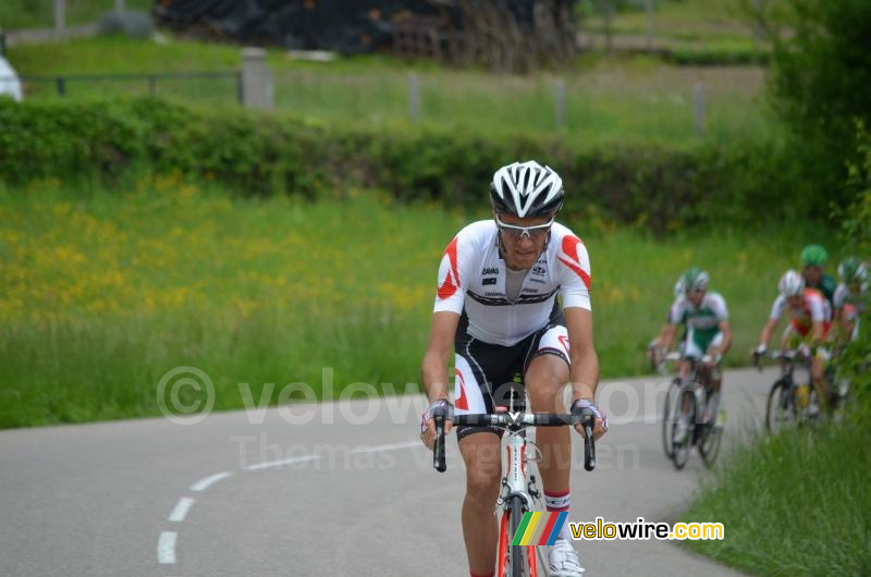 Thomas Lebas (Bridgestone-Anchor) valt aan (2)