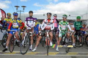 The distinctive jerseys at the start in Villefontaine (566x)