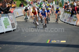 Le sprint du peloton est lancé (454x)