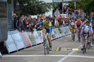 Mark Dzamastagic (Sava) remporte l'étape, devant Clément Venturini (Vulco Vaulx-en-Velin) (337x)