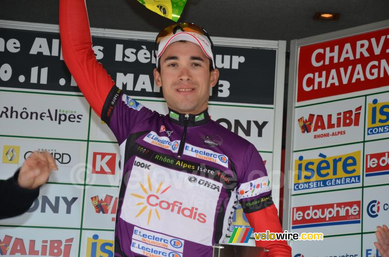 Nicolas Edet (Cofidis) in het paars , winnaar van het bergklassement