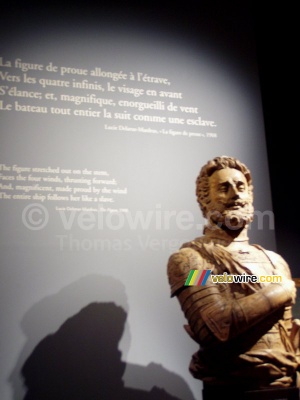 A wooden statue of a boat (326x)