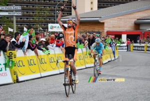Samuel Sanchez (Euskaltel-Euskadi) remporte l'étape (893x)