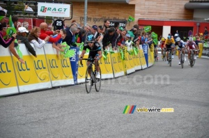 Richie Porte (Sky) takes the 3rd place a bit in front of the others (707x)