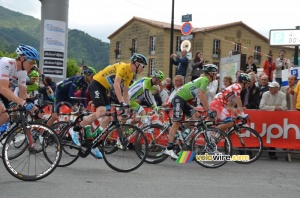 The distinctive jerseys at the start (2) (294x)