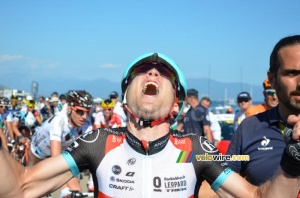 Jan Bakelants fête à nouveau sa victoire (2) (489x)