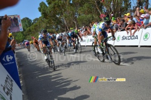 Simon Gerrans (Orica-GreenEDGE) off to victory (388x)