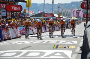 The Euskaltel-Euskadi team (673x)