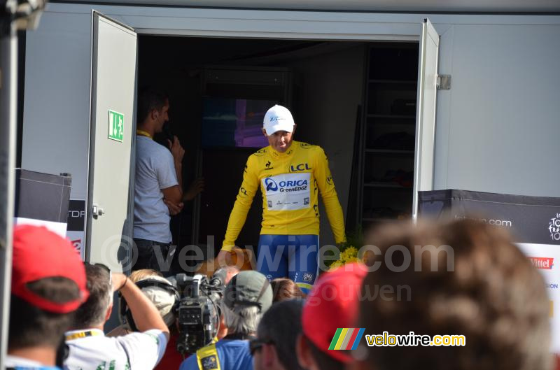 Simon Gerrans (Orica-GreenEDGE) in het geel