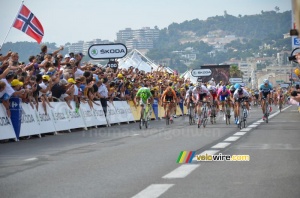Peter Sagan, André Greipel & Mark Cavendish launched the sprint (469x)