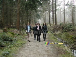 Dans la forêt : Wil, Virginie, Virginie, Marie-Laure, Aude & Ludivine (393x)