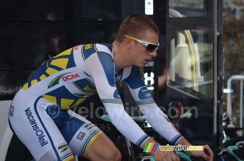 Danny van Poppel (Vacansoleil-DCM) warming up
