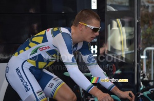 Danny van Poppel (Vacansoleil-DCM) warming up (705x)