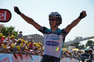 Sylvain Chavanel celebrates Mark Cavendish stage win (733x)