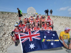 Un groupe d'Australiens remémore Tommy Simpson (869x)