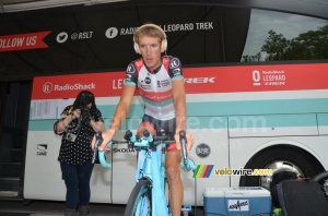 Andy Schleck (Radioshack-Leopard) warming up (793x)