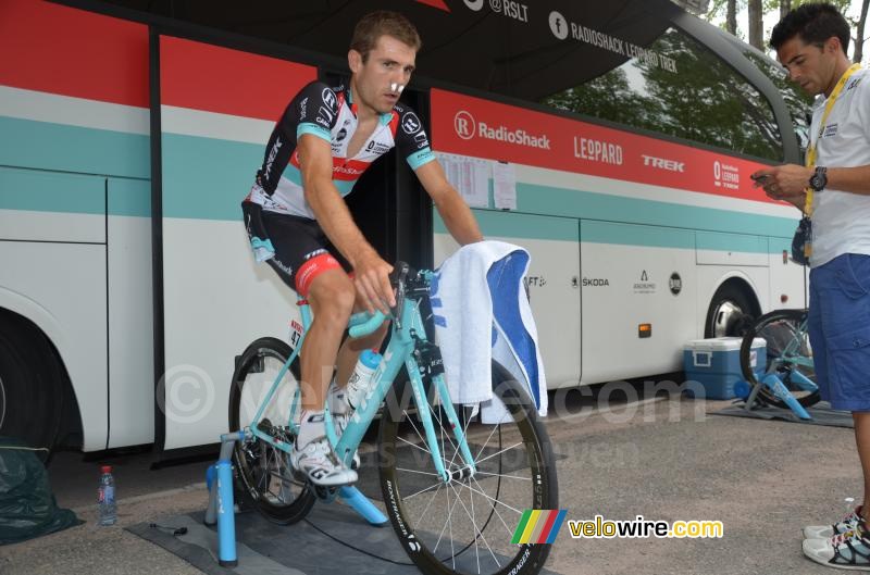 Maxime Monfort (Radioshack-Leopard) warming up