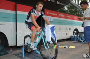 Maxime Monfort (Radioshack-Leopard) warming up (725x)