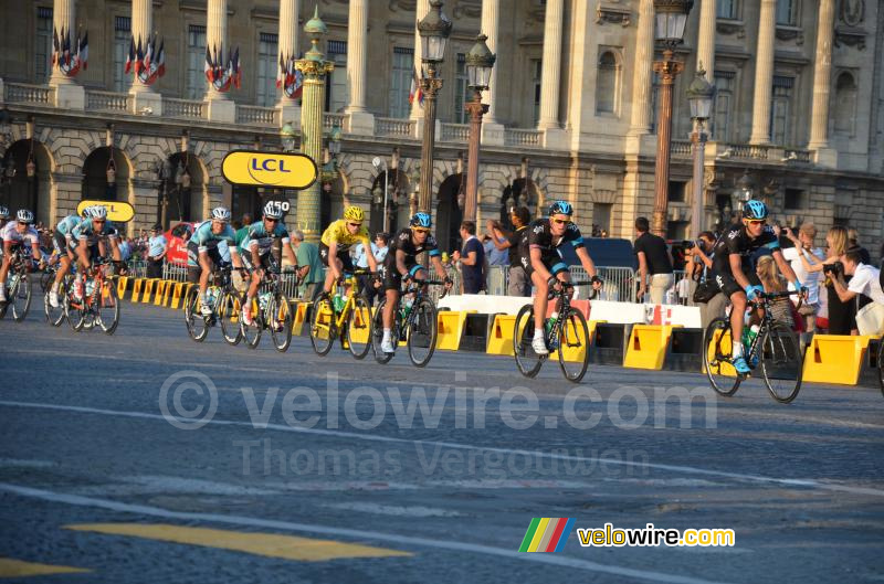 Chris Froome (Team Sky) klaar voor 10 rondjes in Parijs