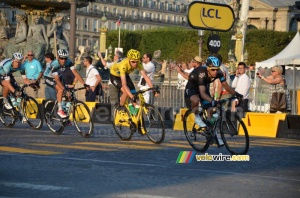 Chris Froome (Team Sky) ready for 10 laps in Paris (2) (757x)