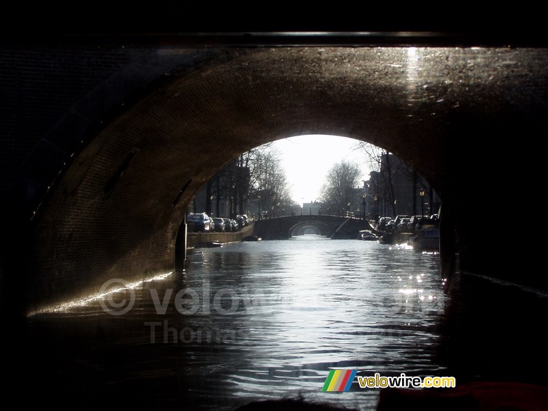 Een doorkijk naar 7 bruggen in Amsterdam