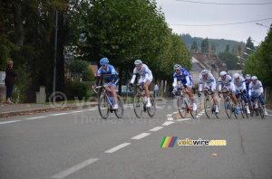 Le peloton à Cloyes-sur-le-Loire (406x)