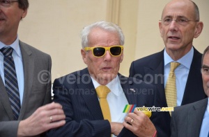 Jan Janssen still has hi sun glasses (1211x)