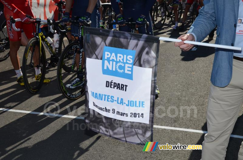 De startvlag van de eerste etappe