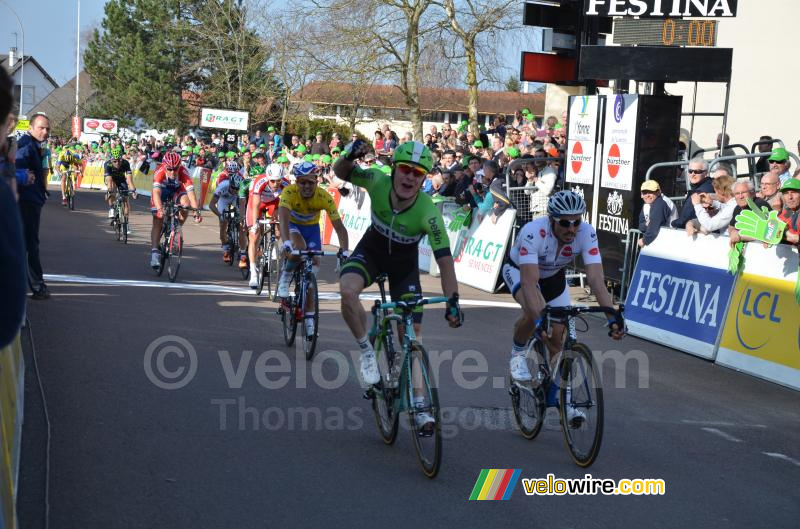 Moreno Hofland (Belkin) wint de etappe