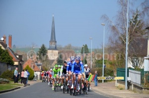 Le peloton à Saint-Fargeau (519x)