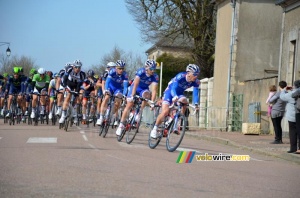 Le peloton à Bouhy (271x)