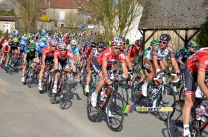 Le peloton à Anlezy (361x)