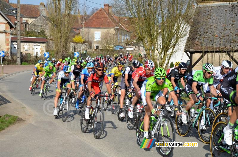Het peloton in Anlezy (3)