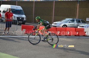 Perrig Quémeneur (Europcar) arrive encore seul en tête sur le circuit (2) (275x)