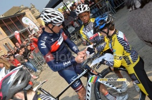 Aleksejs Sarmotins (IAM) signe des autographes (509x)