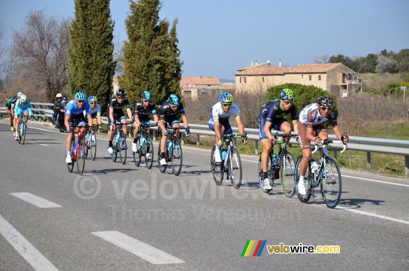 Een gesplitst peloton vlakbij Baumettes (2)