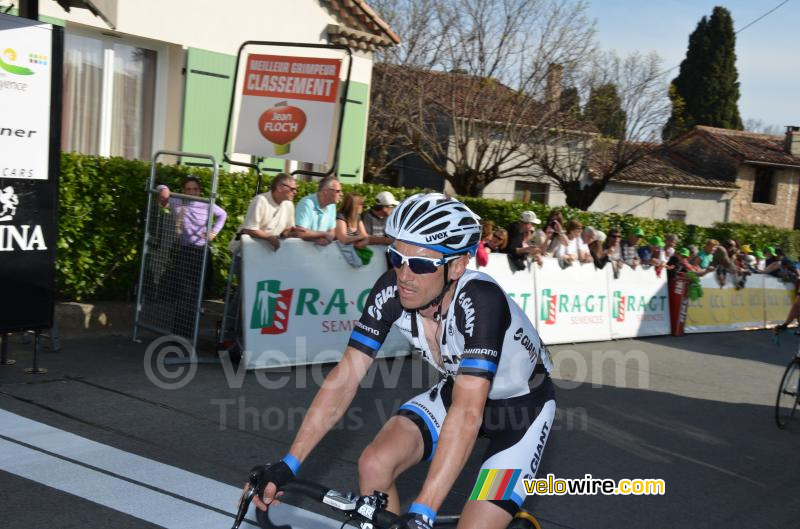 Dries Devenyns (Team Giant-Shimano) komt over de streep