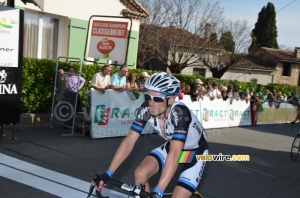 Dries Devenyns (Team Giant-Shimano) passe la ligne (368x)