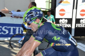 Jon Izaguirre (Movistar) passe la ligne (378x)