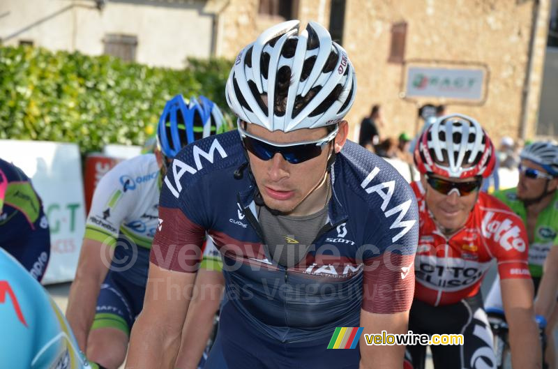 Aleksejs Saramotins (IAM) komt over de streep