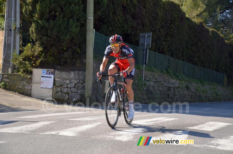 Amaël Moinard (BMC Racing Team) alleen in de achtervolging