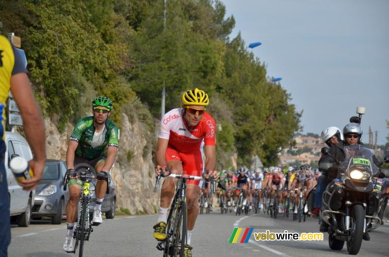 Luis Angel Maté Mardones & Jérôme Cousin voor het peloton