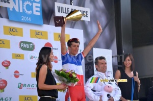 Arthur Vichot (FDJ.fr), vainqueur sur le podium (520x)