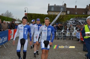 The UnitedHealthCare team comes to the start (1066x)