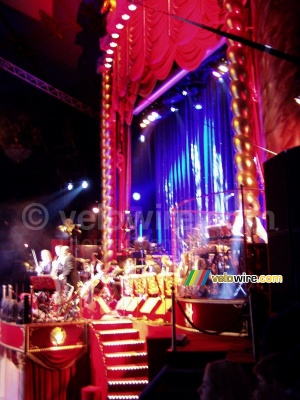 The orchestra (382x)